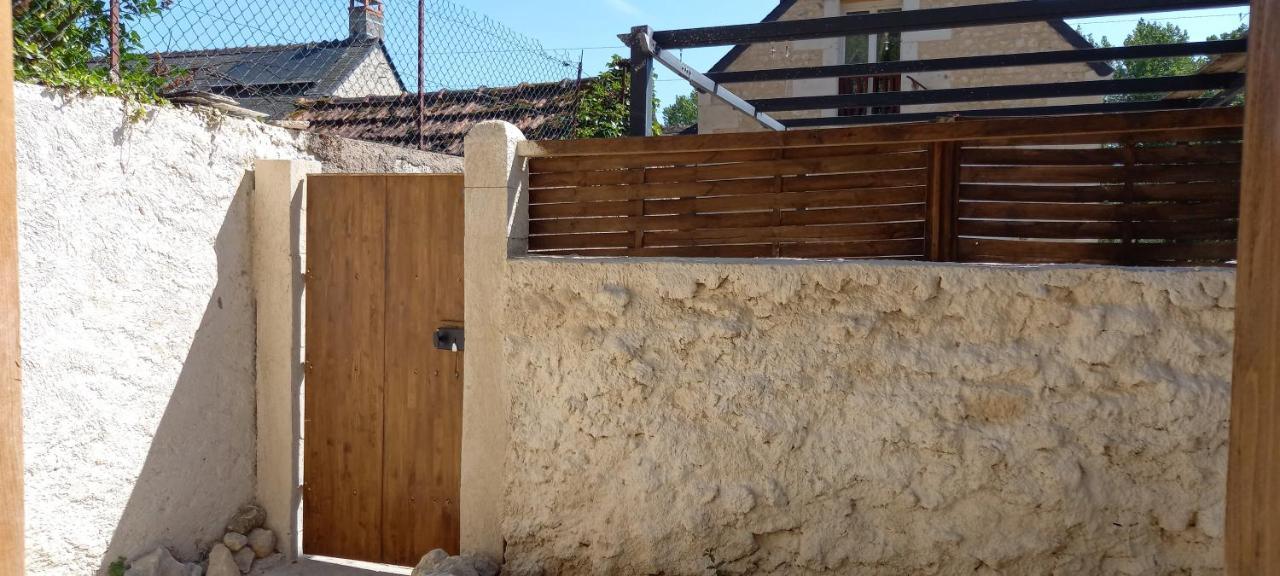 Gite-Civray-De-Touraine Troglo De Denise Bagian luar foto