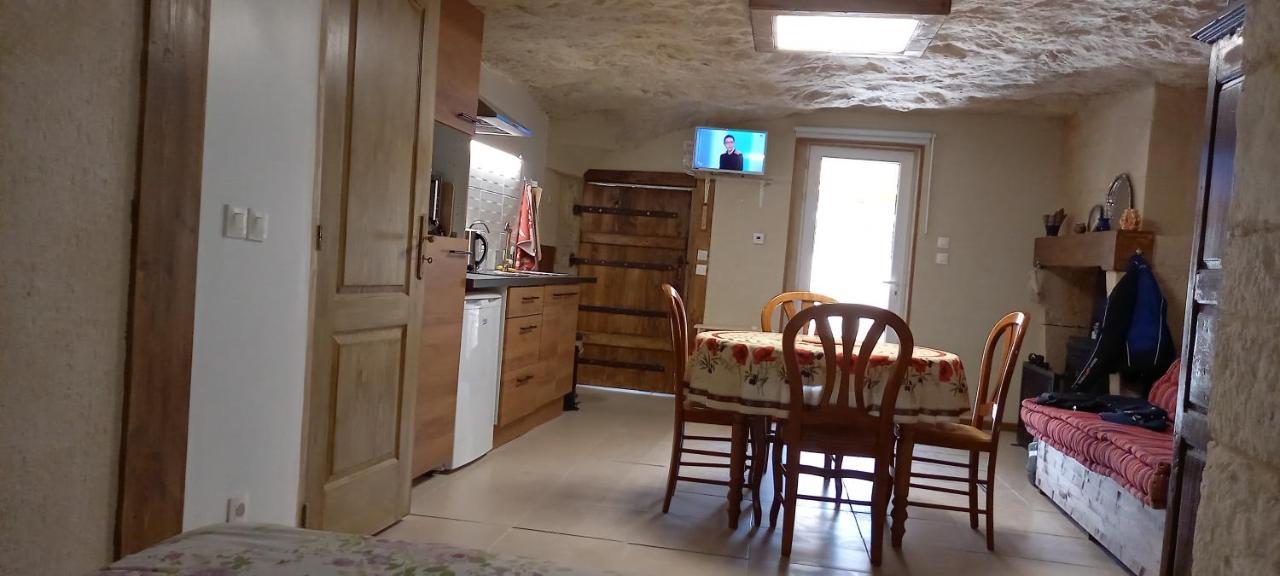 Gite-Civray-De-Touraine Troglo De Denise Bagian luar foto